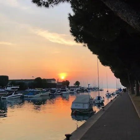Con Piscina A 5 Minuti Dal Centro Appartement Peschiera del Garda